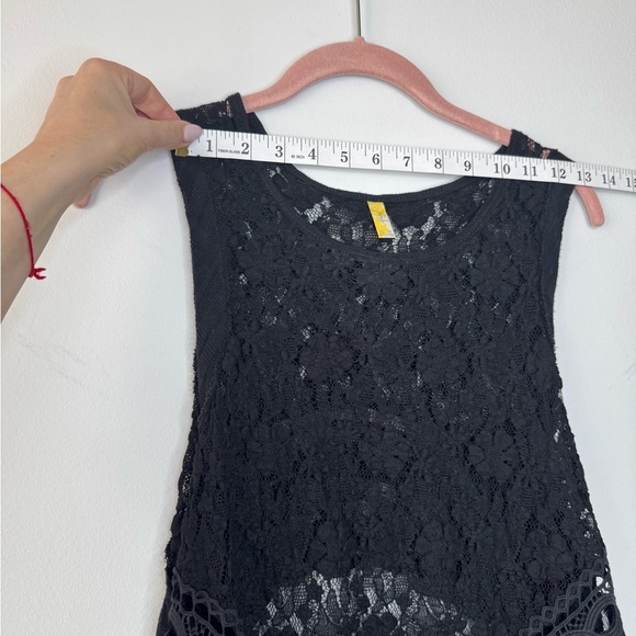 Black Lace Sleeveless Top - Picture 12 of 17